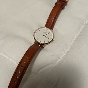 Daniel Wellington tan leather watch with gold detail